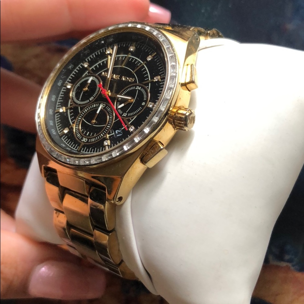 Micheal Kors Watch - Picture 3 of 4